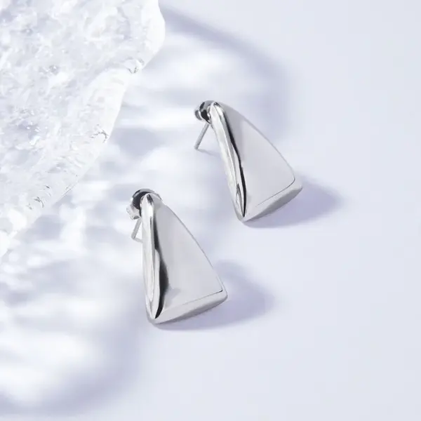 Wholesale 304 Stainless Steel Triangle PVD Coated 18K Real Gold Plated Real Gold Plated 18K Gold Elegant Simple Style Waterproof Non Tarnish Ear Studs