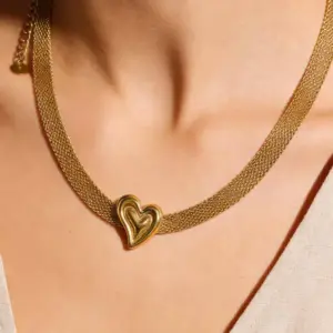 Wholesale Heart Shape Necklace For Women With Waterproof Non Tarnish 18K Real Gold Plated 304 Stainless Steel Featuring Electroplated Snake Chain