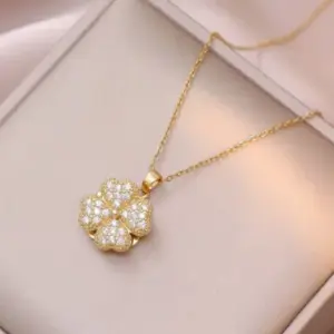 X3167 Gold Heart-Shaped Rotating Necklace