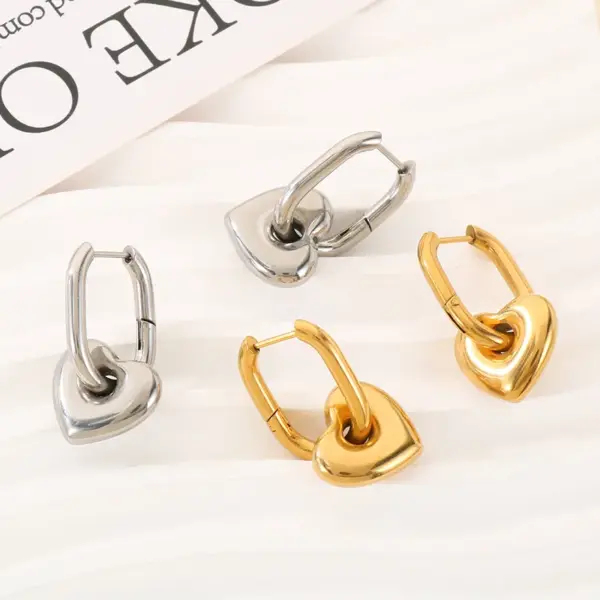 Wholesale Sweet Cool Minimalist Style 18K Gold Plated 304 Stainless Steel Vacuum Electroplated (In Furnace) Hollow Heart 3D Earrings For Women
