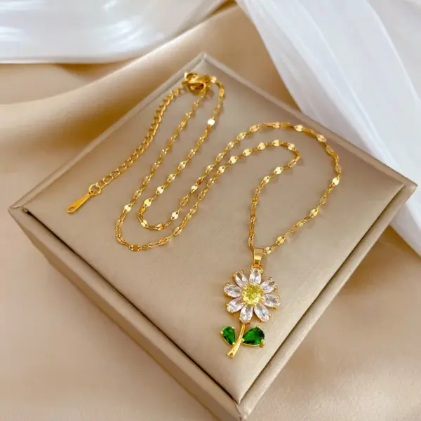 Wholesale 201 Stainless Steel Copper Flower Water Plating Vacuum Plating Zircon 18K Gold Plated 18K Gold Simple Style Coffee Bean Chain Transparent Gold Pendant Necklace