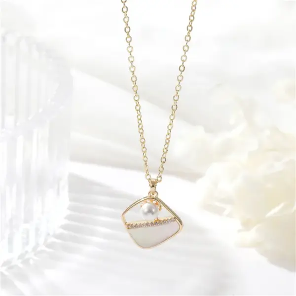 Wholesale Asymmetrical Shell Necklace For Women Featuring Copper Pendant With Electroplated Gold Plating
