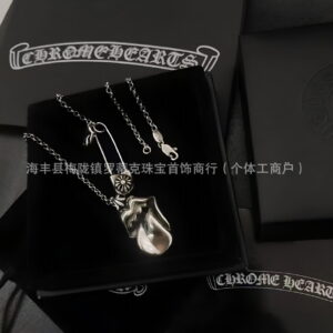Pin tongue necklace
