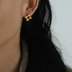 E0227-Rotating Flowers-Earrings- Gold