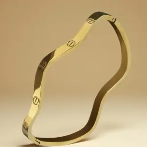 39-C-3 Gold Wavy Nail Bracelet