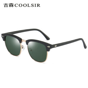 Figure / Sand black frame dark green sheet