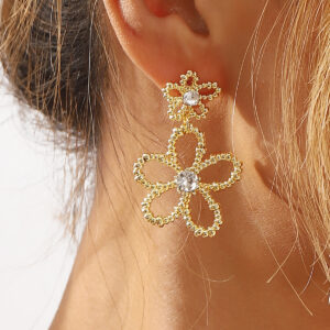 Wholesale E12859 European and American metal-style geometric diamond earrings fresh and sweet hollow flowers light luxury exquisite earrings for women