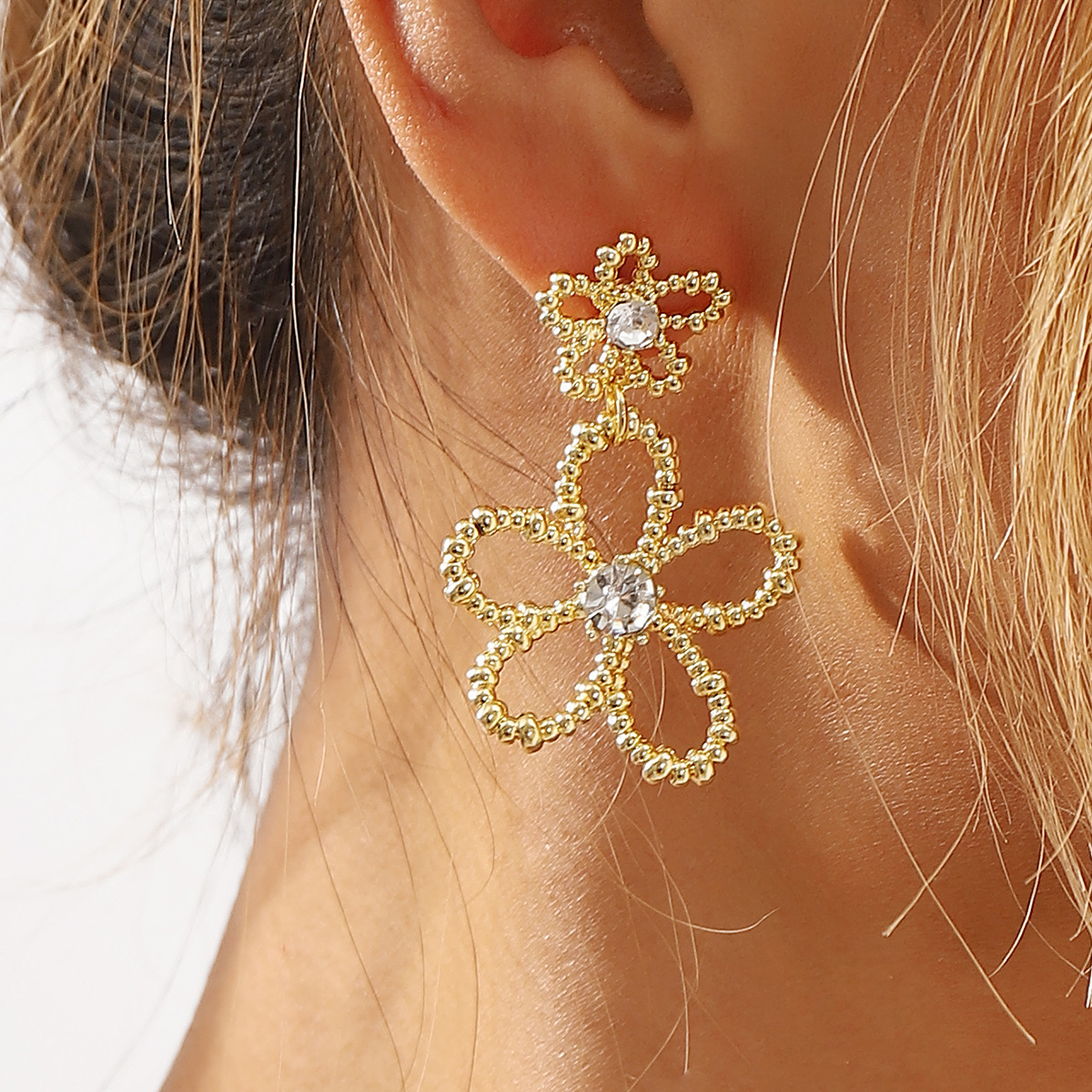 Wholesale E12859 European and American metal-style geometric diamond earrings fresh and sweet hollow flowers light luxury exquisite earrings for women