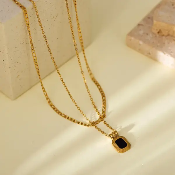 Wholesale French Retro High-End 304 Stainless Steel Clavicle Pendant Moon Star Necklace Accessories For Women 18K Real Gold Plated Vacuum Electroplated Geometric Inlaid Cable Chain