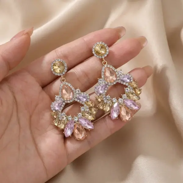 Wholesale Handmade Water Droplets Stud Earrings For Women In Multicolor Zinc Alloy With Rhinestones And 0.03µm-0.05µm Coating Thickness