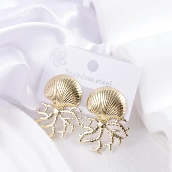 Wholesale Unisex Flowers Stud Earrings With Freshwater Pearl, Waterproof Non Tarnish 304 Stainless Steel, 18K Real Gold PVD Coated