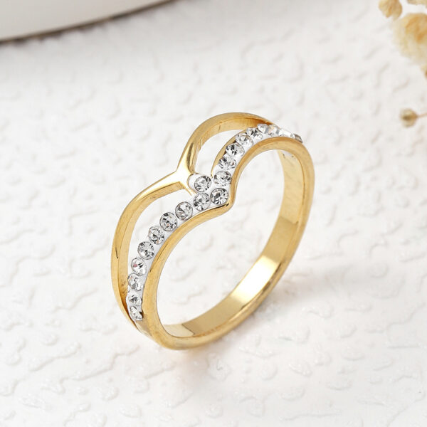 Wholesale Korean version of stainless steel jewelry irregular gold crown inlaid clay diamond titanium steel ring