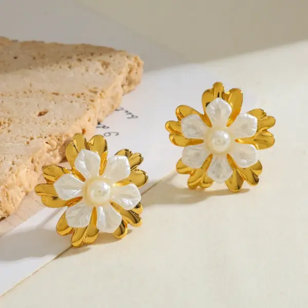 Wholesale 18K Gold Plated 304 Stainless Steel Vacuum Electroplating (In Furnace) Acrylic Flower Electroplated Earrings For Women Weekend Selfie