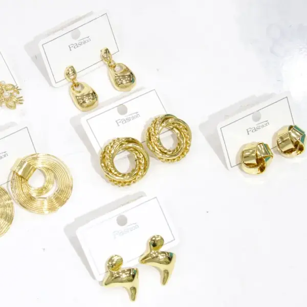 Wholesale 1 Pair/Package Elegant Round Flower Plating Acrylic Pearl Copper 18K Gold Plated Ear Studs