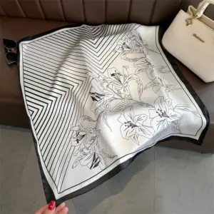 White Striped Flower / 70 * 70cm