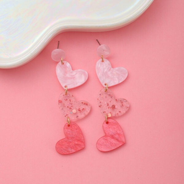 Wholesale Valentine's Day love acrylic sequin earrings peach heart sweet personality high sense earrings women