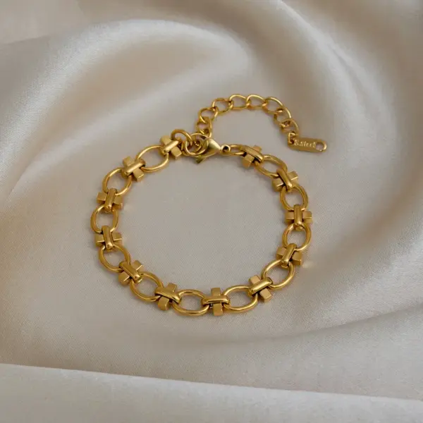 Wholesale Oval Hypoallergenic Necklace For Women With 18K Real Gold Plated 304 Stainless Steel And PVD Coated Cuban Link Chain