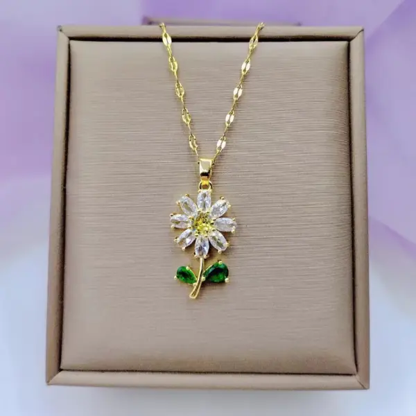 Wholesale 201 Stainless Steel Copper Flower Water Plating Vacuum Plating Zircon 18K Gold Plated 18K Gold Simple Style Coffee Bean Chain Transparent Gold Pendant Necklace