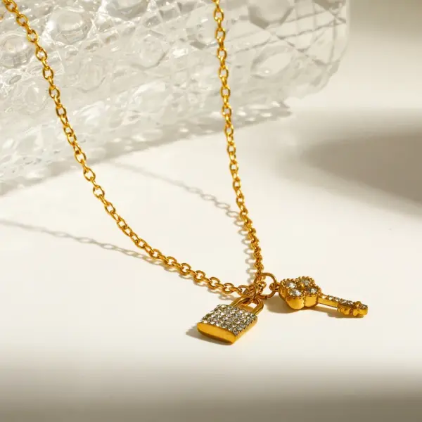 Wholesale Asymmetrical Key Necklace For Women In 304 Stainless Steel With 18K Real Gold Plated PVD Coating And Rhinestone Inlay On Cable Chain
