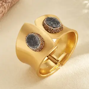 A Bracelet (Inner Diameter: 55*62mm, Thickness: 50mm) / 1 Pc/Package