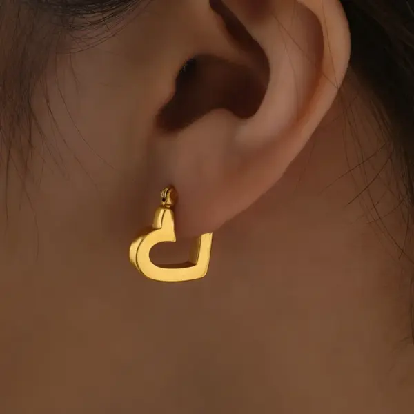 Wholesale 304 Stainless Steel Heart Shape Solid Color PVD Coated 18K Gold Plated Real Gold Plated 18K Gold Retro Classic Style Waterproof Non Tarnish Plating Gold Earrings