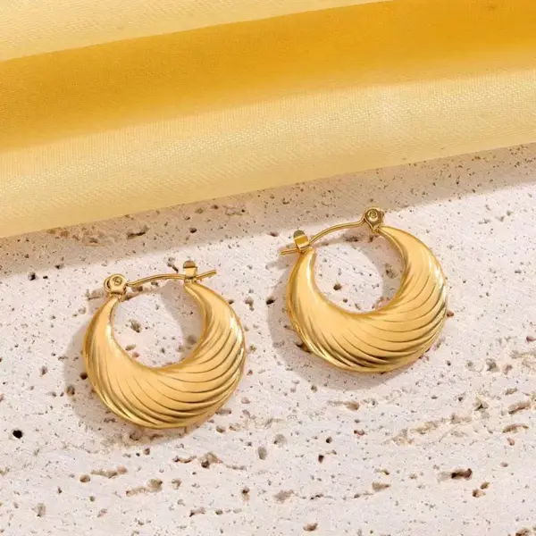Wholesale 1 Pair Casual Classic Style Streetwear Geometric Heart Shape 304 Stainless Steel Imitation Gold Electroplating Hoop Earrings