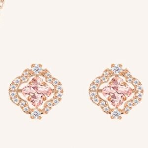 Four-leaf clover pink diamond earrings