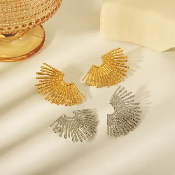 Wholesale 1 Pair Retro Exaggerated Sun Solid Color Plating 304 Stainless Steel 18K Gold Plated Ear Studs