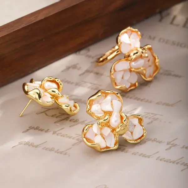Wholesale Handmade Copper Earrings For Women Featuring Flowers Design With 18K Real Gold Plated And Shell Inlay