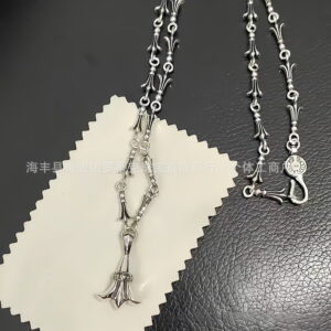 Vintage silver flower necklace