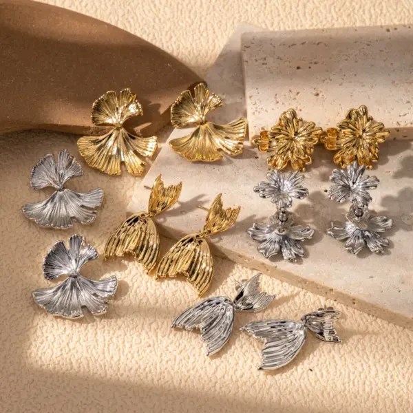 Wholesale PVD Coated Flower Ginkgo Leaf Fish Tail 304 Stainless Steel Simple Style Waterproof Non Tarnish Drop Earrings