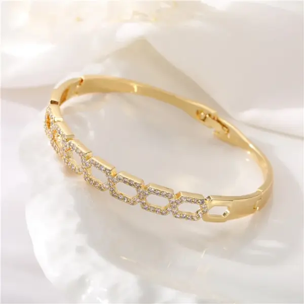 Wholesale Women’s Circle Bangle Featuring Zircon Inlay, Electroplated Copper Craft