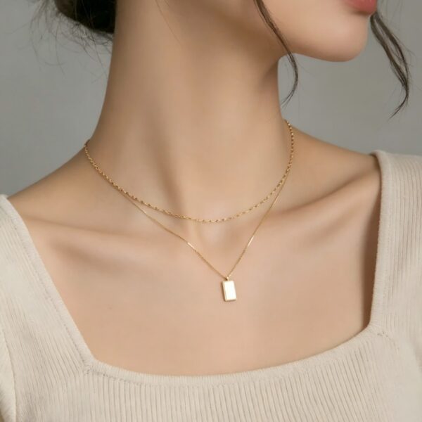 Wholesale Titanium steel double-layered small square pendant necklace with mother-of-pearl pendant; titanium steel colorfast, luxurious clavicle chain.
