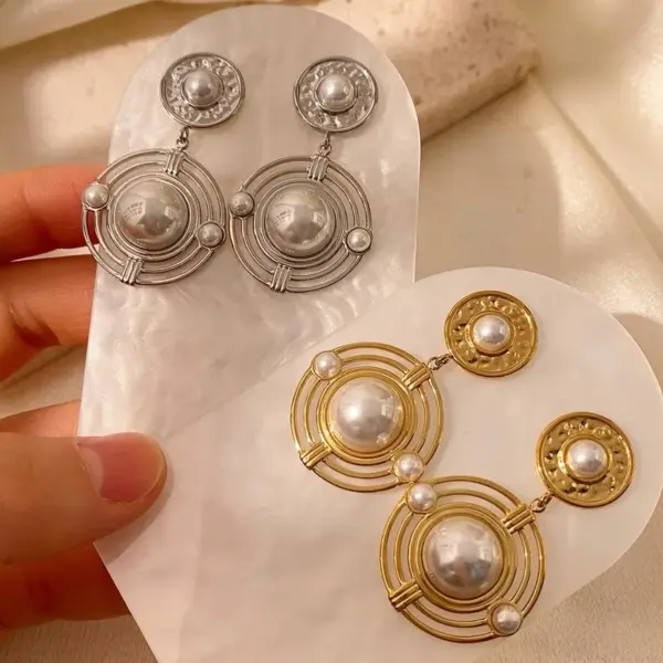 Wholesale Drapey Micro Inlaid Pearl Zirconia Three-Dimensional Titanium Steel Vacuum Electroplated (Fired) Earrings