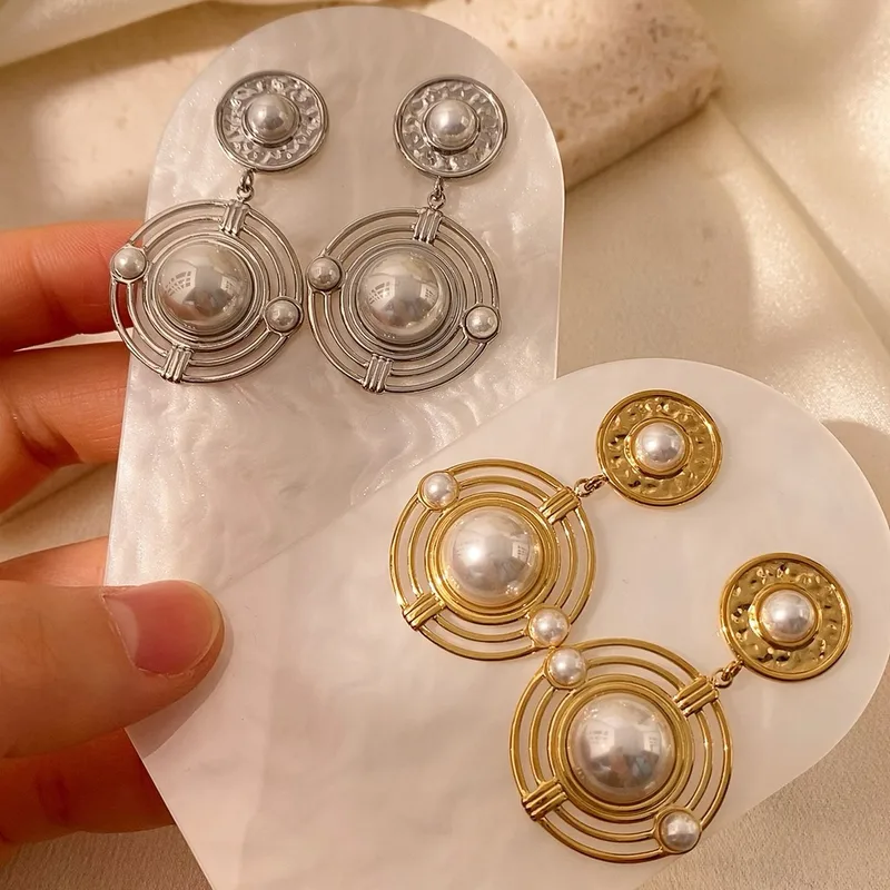 Wholesale Drapey Micro Inlaid Pearl Zirconia Three-Dimensional Titanium Steel Vacuum Electroplated (Fired) Earrings