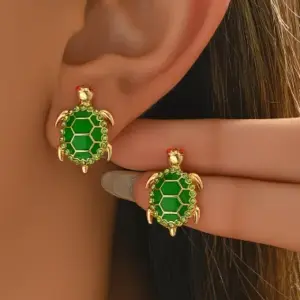 Wholesale Electroplated Tortoise Stud Earrings For Women Featuring Alloy Posts And Rhinestone Inlay