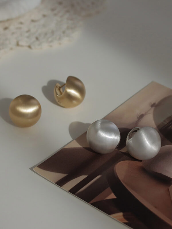 oly-4f307ef83c0a7862e10e0b8652aaebc4 Wholesale Korean Style Fashion Brushed Earrings Cool Stereo Ball Metal Silver Earrings Simple Women's High-End Ins Earrings