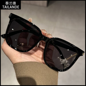Black Framed Black