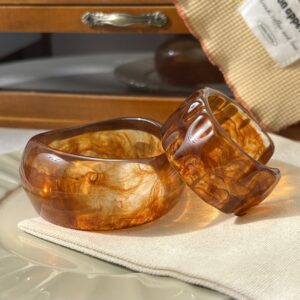 Wholesale resin acrylic niche wide bracelet women's Japanese and Korean retro minimalist fashion cold style amber bracelet