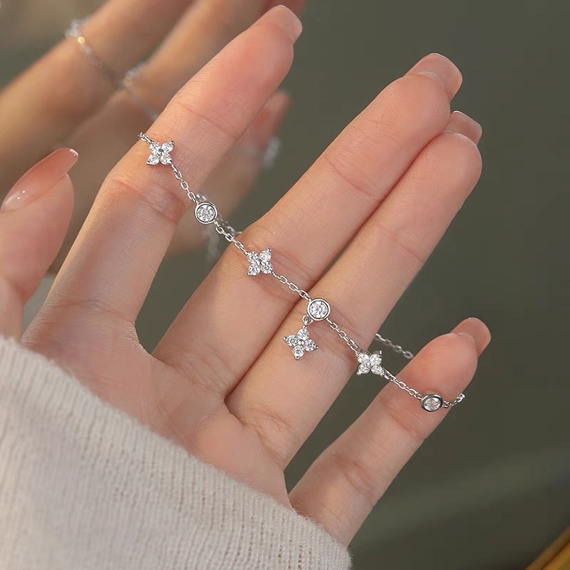 Wholesale Four-leaf Clover Brilliant Zircon Bracelet Women's Summer French High-end 2024 New Niche Design Light Luxury All-match Bracelet