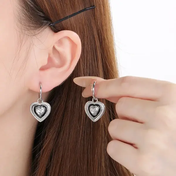 Wholesale Ion Plating (IP) 18K Gold Plated Heart Shape 304 Stainless Steel Vintage Style Simple Style Commute Waterproof Non Tarnish Drop Earrings