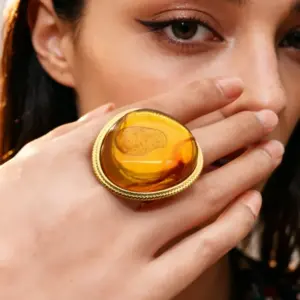 Amber / Adjustable Opening