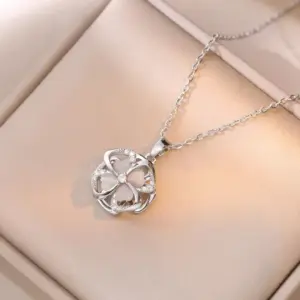 X0477 Steel Four-Leaf Flower Necklace