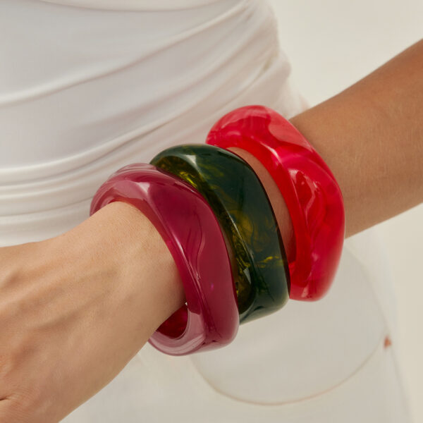 Wholesale Jewelry Retro Asymmetrical Smudged Bracelet Round Wide Acrylic Bracelet for Women
