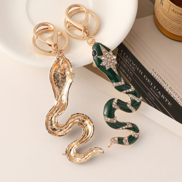 Wholesale Creative Zodiac Snake Enamel Diamond Car Keychain Bag Buckle Accessories Pendant Small Gift
