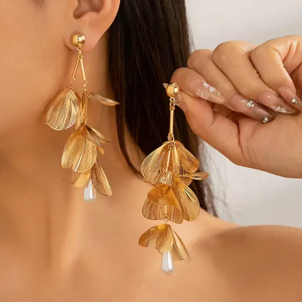 Wholesale 1 Pair Elegant Lady Streetwear Flower Ginkgo Leaf Plating Inlay Alloy Imitation Pearl Drop Earrings Ear Studs