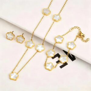 White shell necklace set