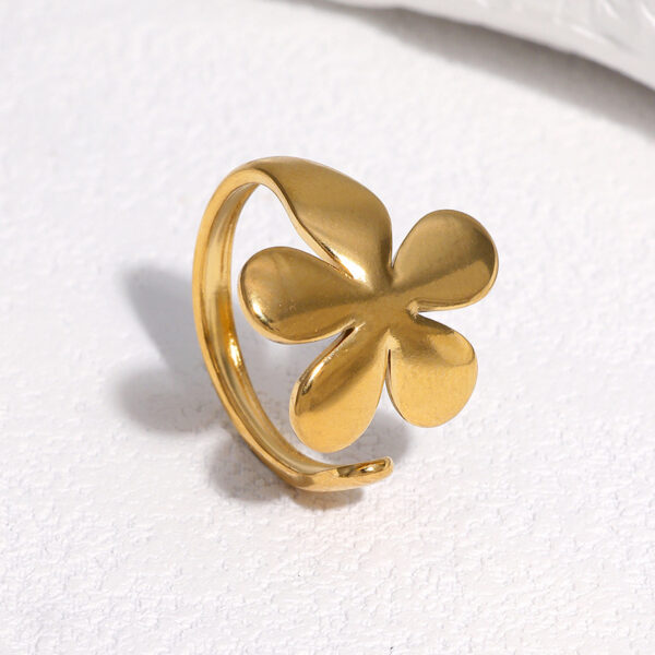 oly-51ada69876a84e1133f5d35926684c4f Wholesale Stainless steel ring that won't fade, gold-plated flower ring, adjustable titanium steel ring.