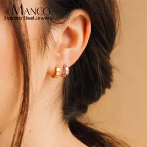 Wholesale Elegant Small Titanium Steel Earrings For Women 18K Gold Plated Fashion Hoop Earrings Luxurious Style Geometric Pattern 304 Stainless Steel Jewelry Accessories