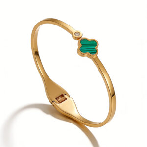 Four-flower green shell with diamond-set gold accents / True gold plating in full-body stainless steel furnace
